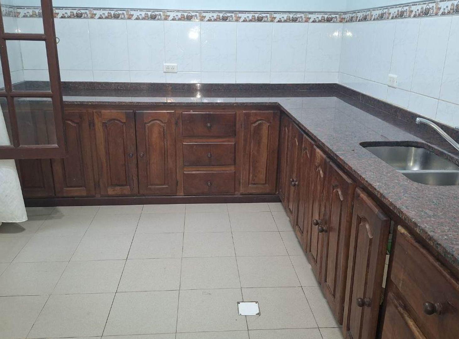 Foto de VENTA CASA 4 AMB + 2 DPTOS COCHERA PATIO CASTELAR, imagen 3