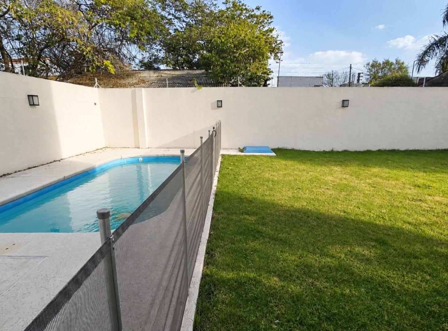 Foto de VENTA CASA 4 AMB Y 2 LOCALES V. TESEI HURLINGHAM, imagen 3