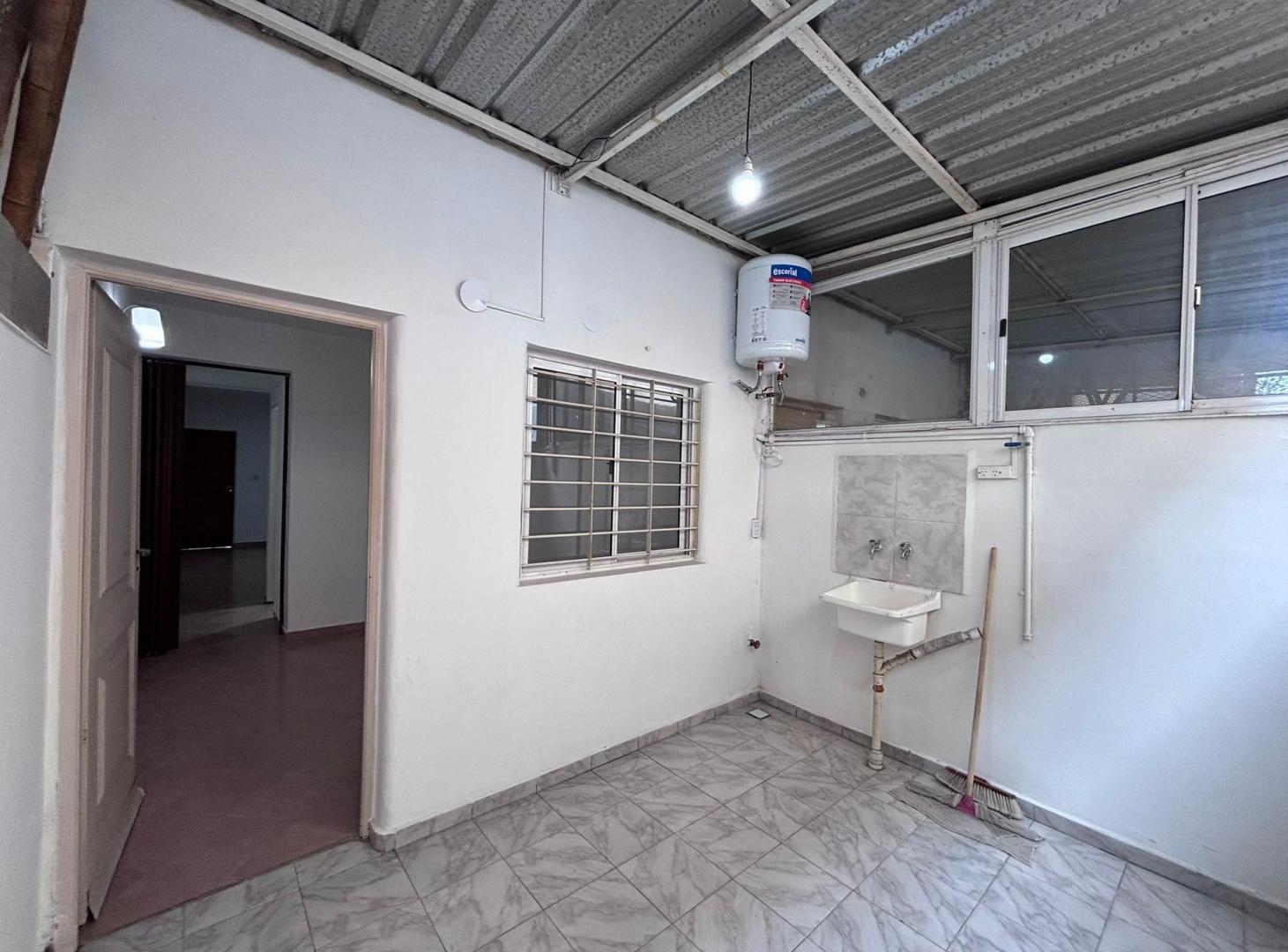 Foto de VENTA DEPARTAMENTO 2 AMB CON COCHERA Y PATIO, imagen 2
