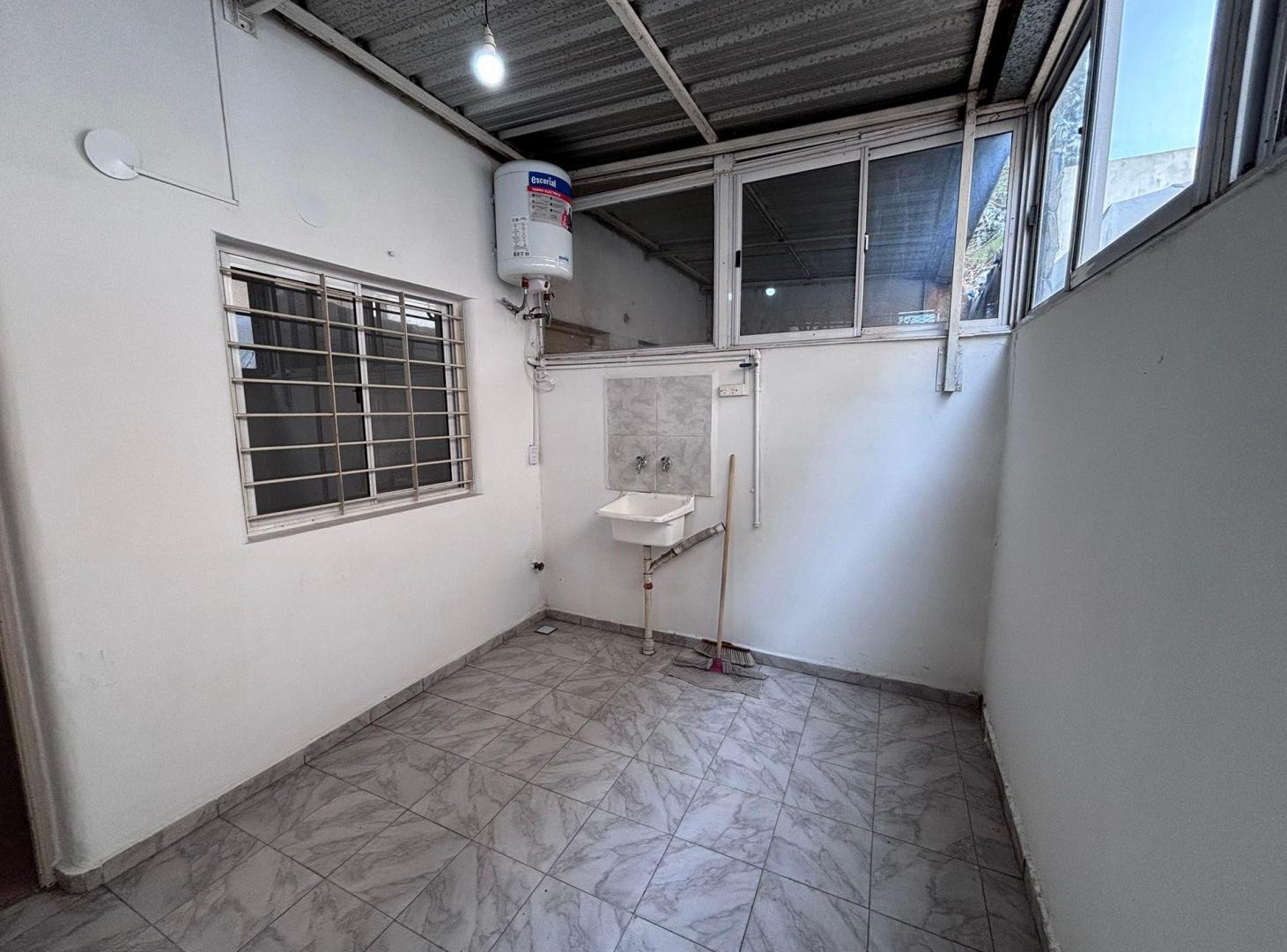 Foto de VENTA DEPARTAMENTO 2 AMB CON COCHERA Y PATIO, imagen 5