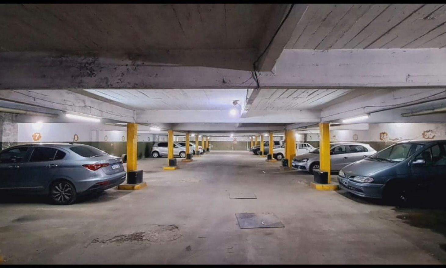 Foto de Venta cochera Cubierta Hurlingham Barrio cartero, imagen 3