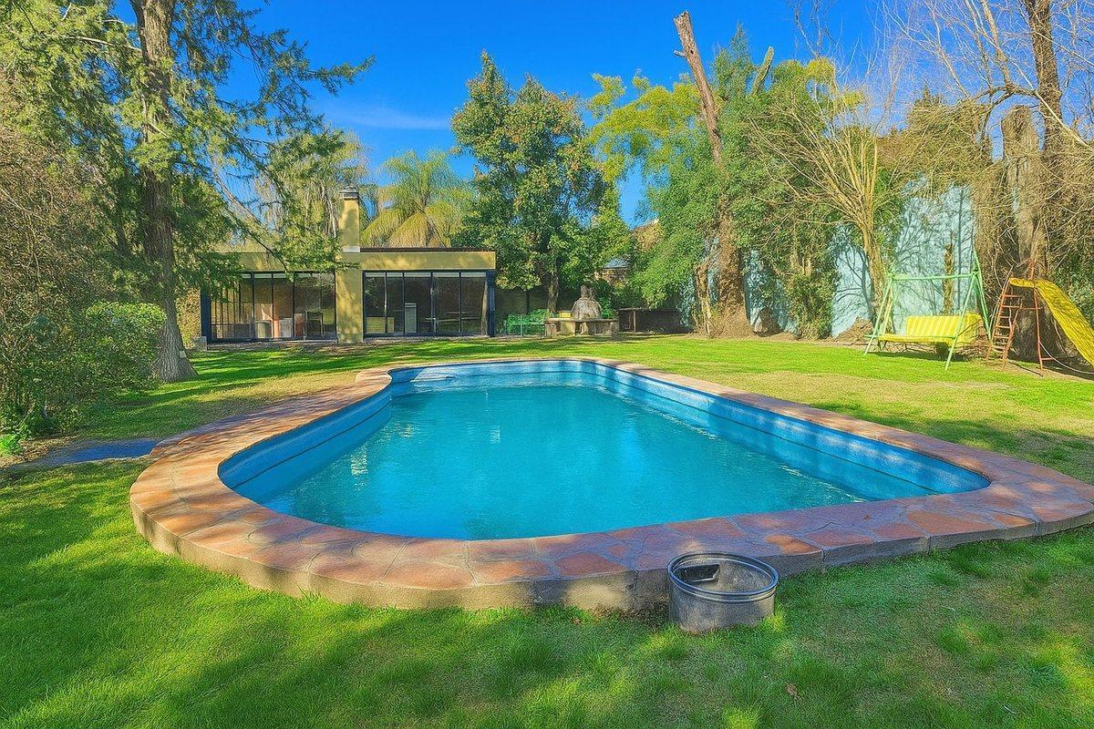 Foto de Venta casa en Villa Udaondo, quincho y pileta, imagen 3
