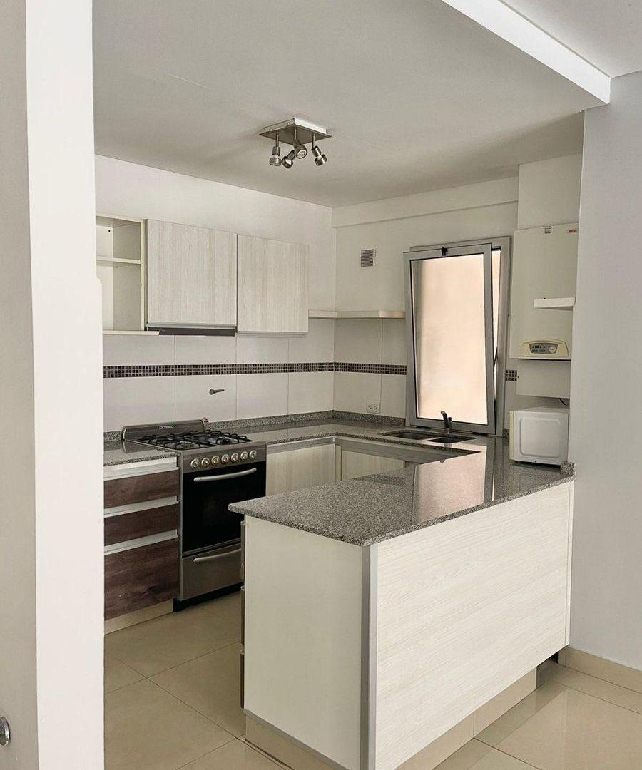 Foto de VENTA DEPARTAMENTO 3 AMBIENTES CON COCHERA ITUZAIN, imagen 3