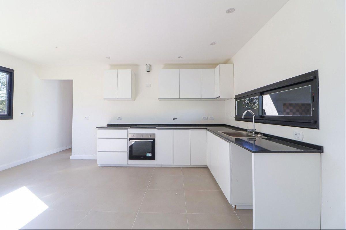 Foto de CASA EN VENTA 4 AMB FINANCIACION -LA ELINA LUJAN, imagen 3