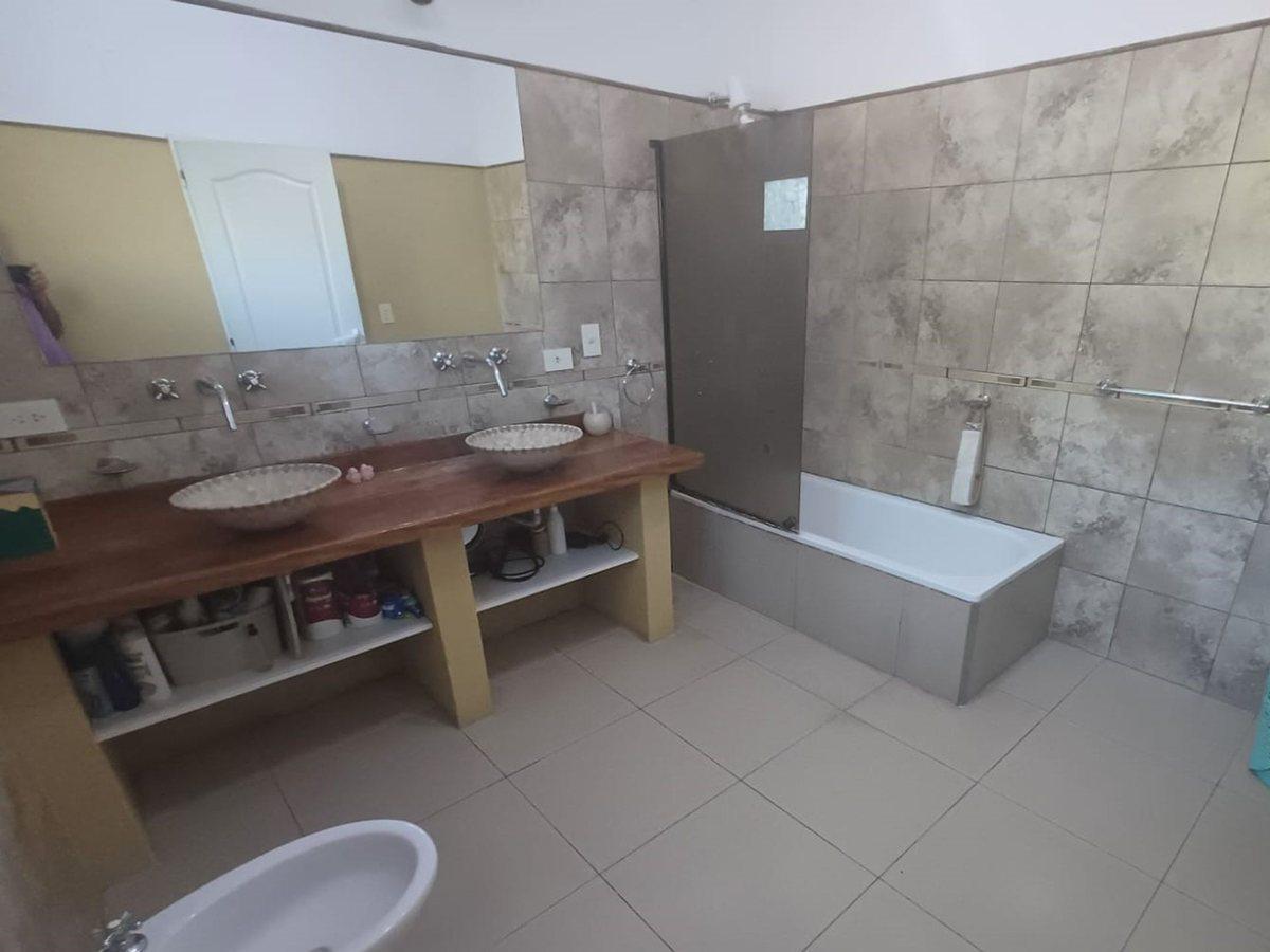 Foto de VENTA CASA 4 AMBIENTES LA CAUTIVA PTE:DERQUI, imagen 3