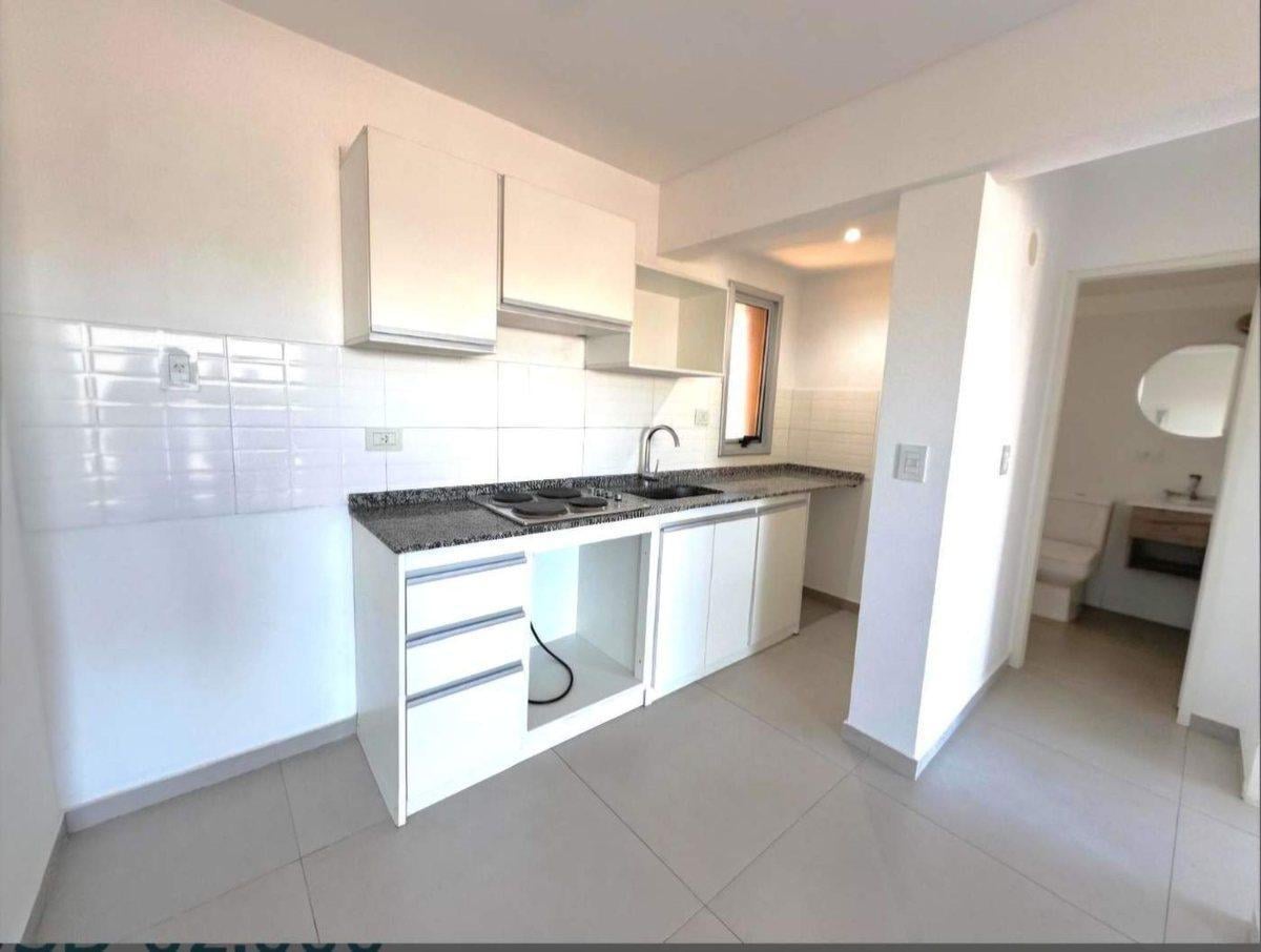 Foto de VENTA DEPARTAMENTO 2 AMBIENTES FRENTE MORON CENTRO, imagen 5