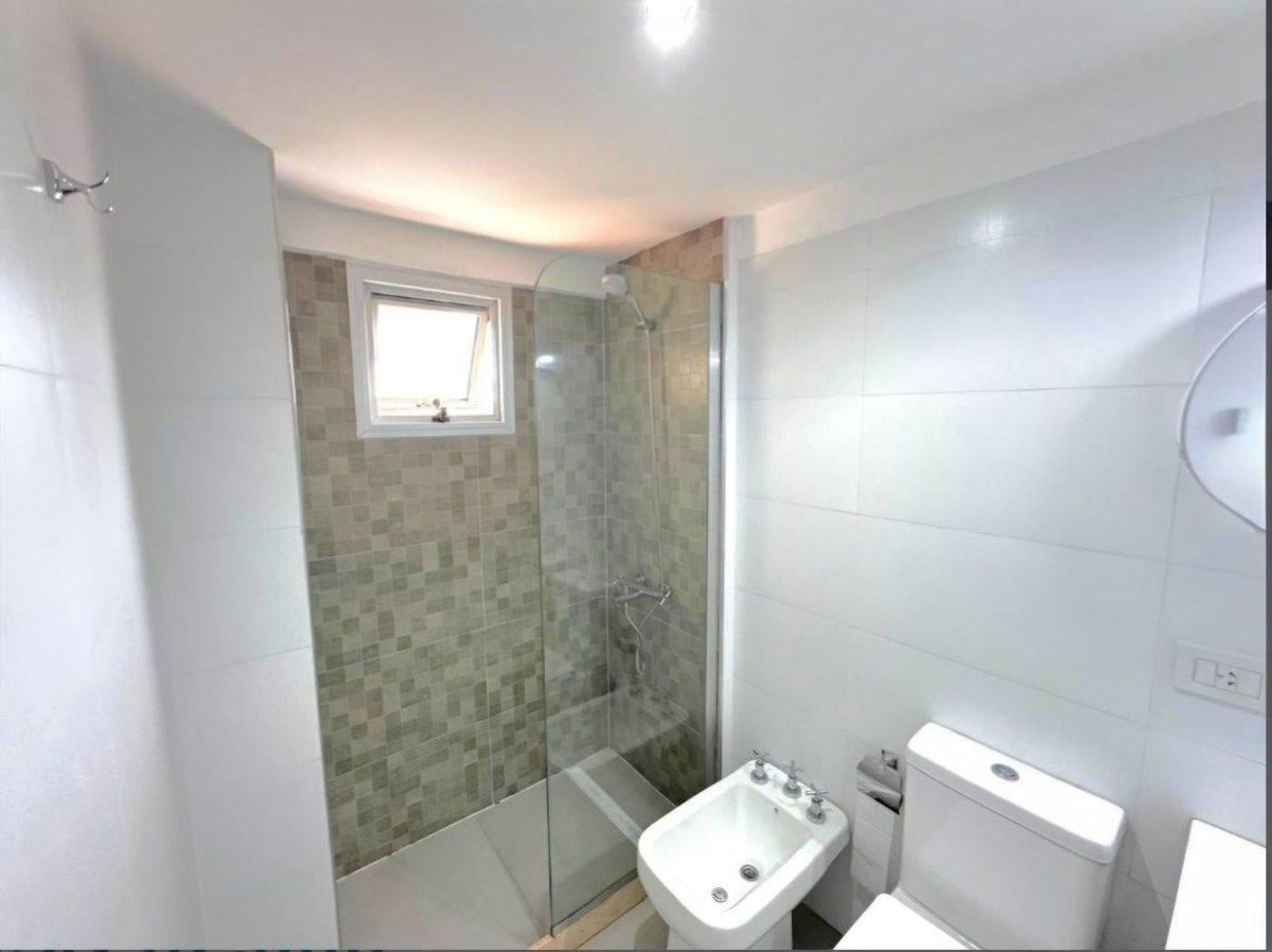 Foto de VENTA DEPARTAMENTO 2 AMBIENTES FRENTE MORON CENTRO, imagen 4