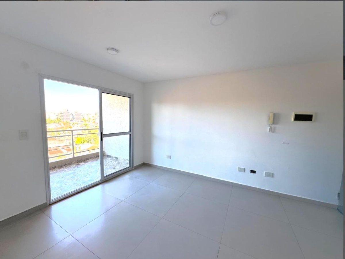 Foto de VENTA DEPARTAMENTO 2 AMBIENTES FRENTE MORON CENTRO, imagen 2