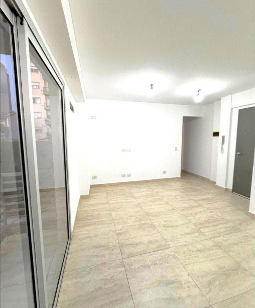 Foto de VENTA DEPARTAMENTO 2 AMBIENTES C/ COCHERA MORON, imagen 4