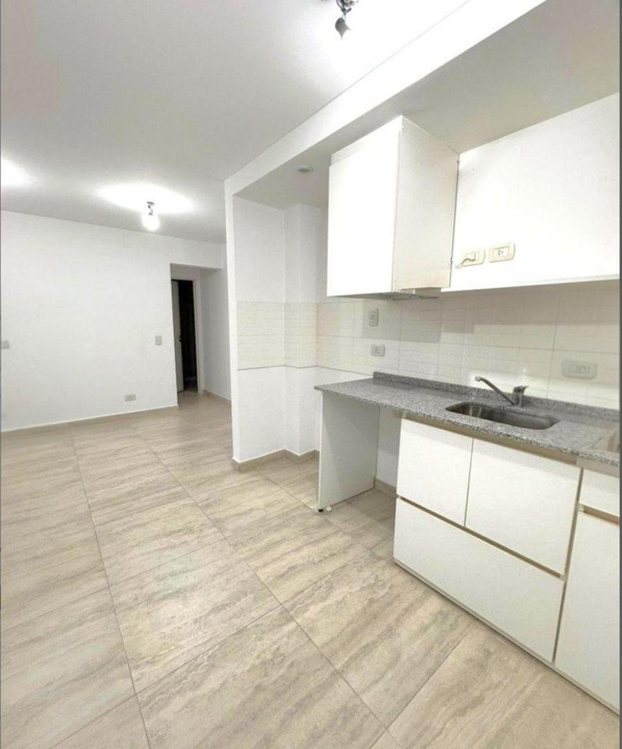 Foto de VENTA DEPARTAMENTO 2 AMBIENTES C/ COCHERA MORON, imagen 2