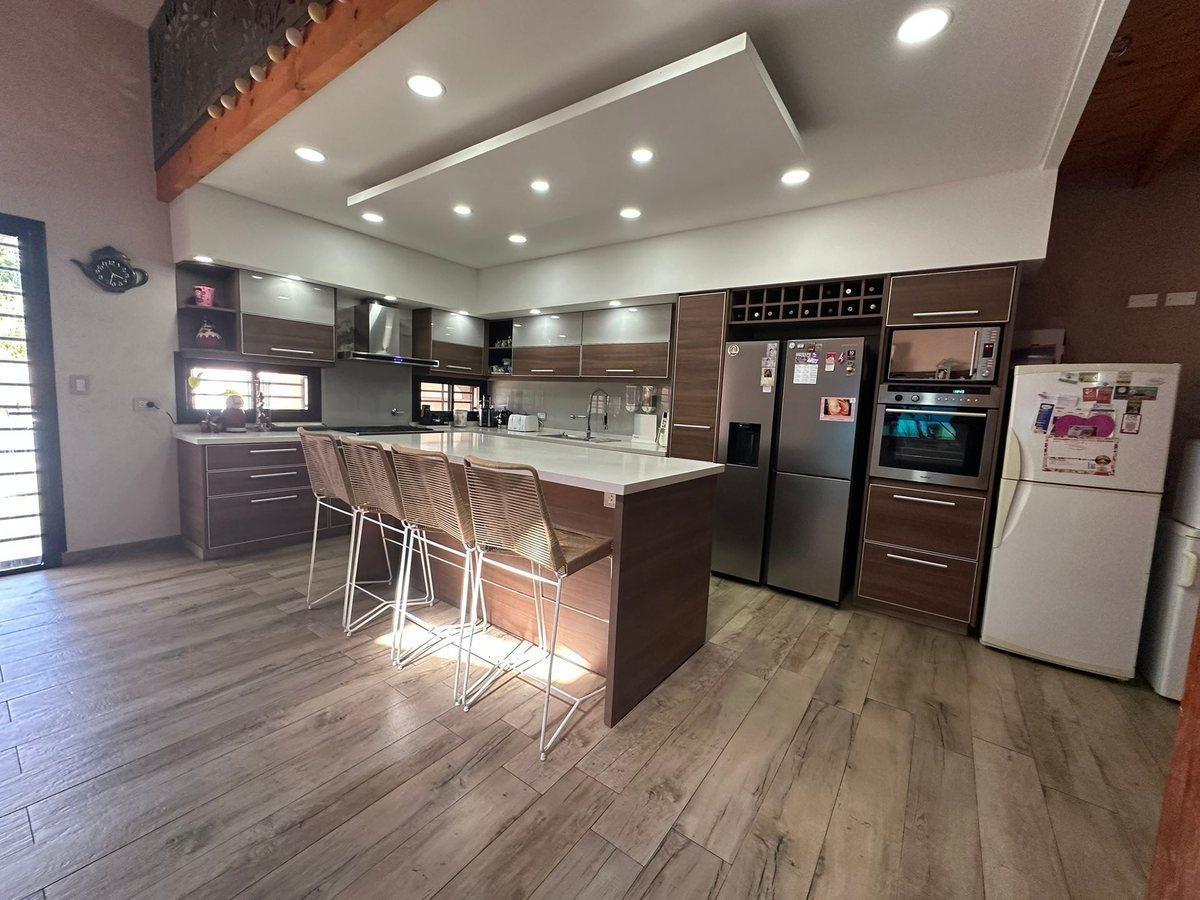Foto de CASA EN VENTA 5 AMB C/PISCINA Y 2 COCHERAS MORON, imagen 3
