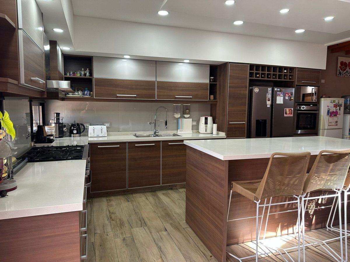 Foto de CASA EN VENTA 5 AMB C/PISCINA Y 2 COCHERAS MORON, imagen 5