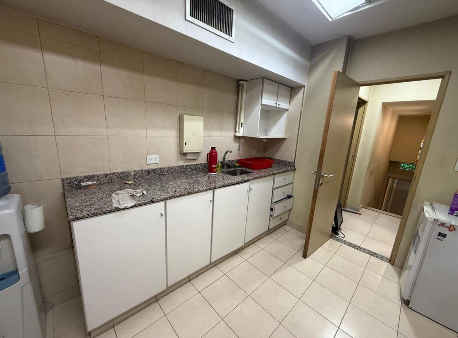Foto de VENTA LOCAL AVENIDA RIVADAVIA LINIERS, imagen 1