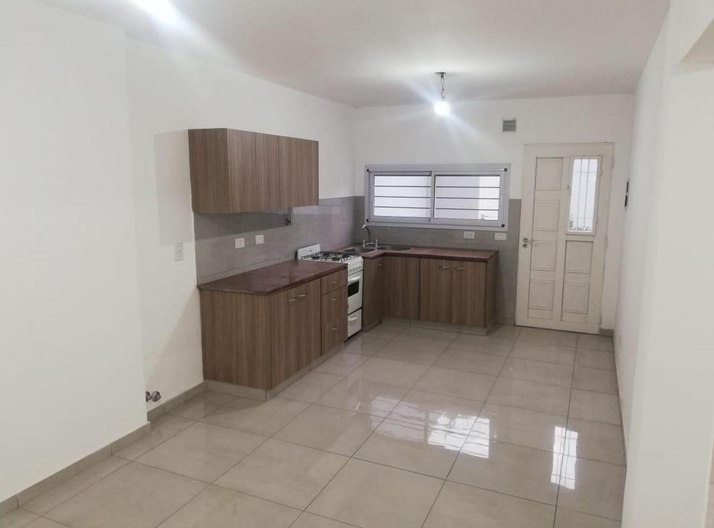 Foto de CASA EN VENTA 6 AMBIENTES MORENO APTO CREDITO, imagen 5