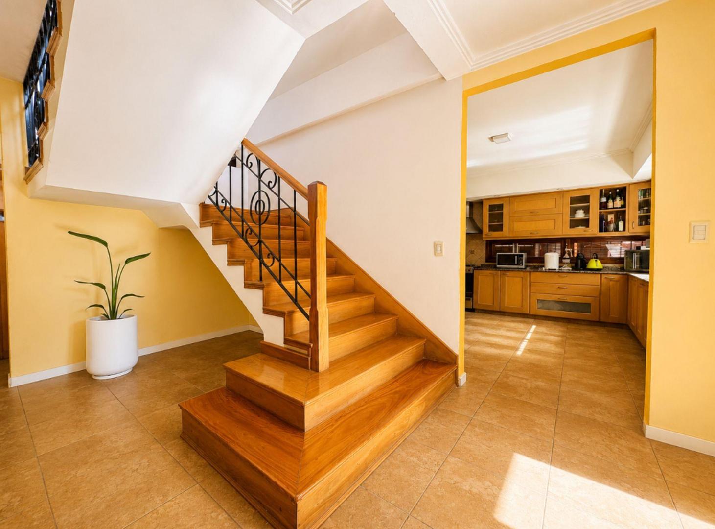 Foto de VENTA CASA 4 AMB / PISCINA PARQUE PASO DEL REY, imagen 2