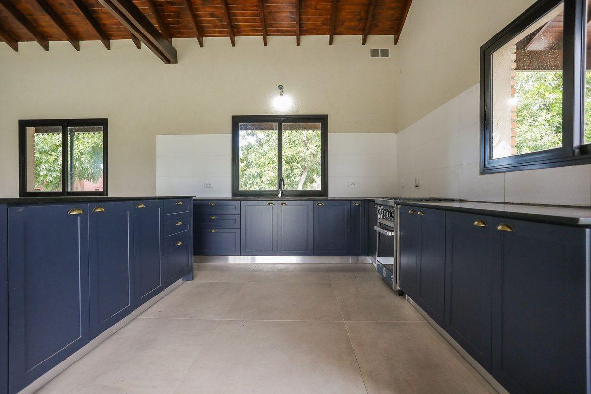 Foto de CASA ESTRENAR SANTA CATALINA LUJAN PERMUTA PILETA, imagen 2