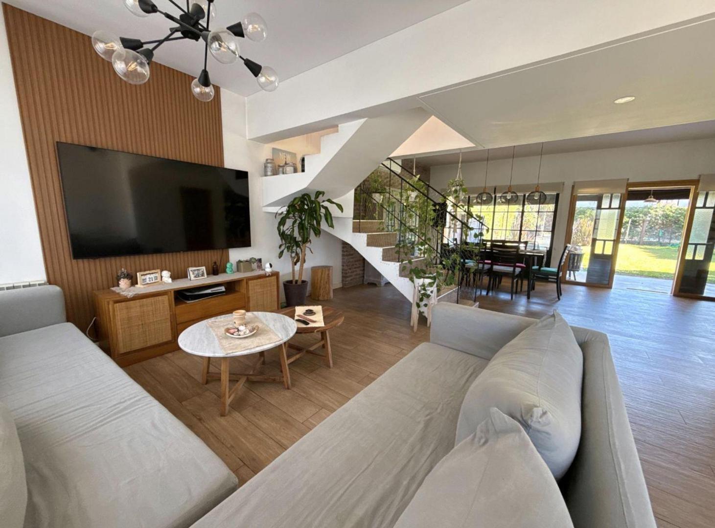 Foto de CASA 4 AMBIENTES PARQUE Y PILETA MORENO, imagen 1