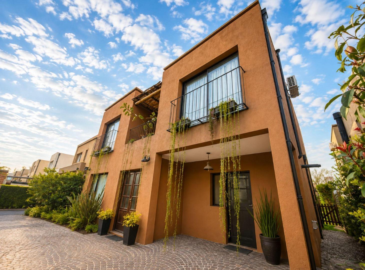 Foto de CASA 4 AMBIENTES PARQUE Y PILETA MORENO, imagen 3