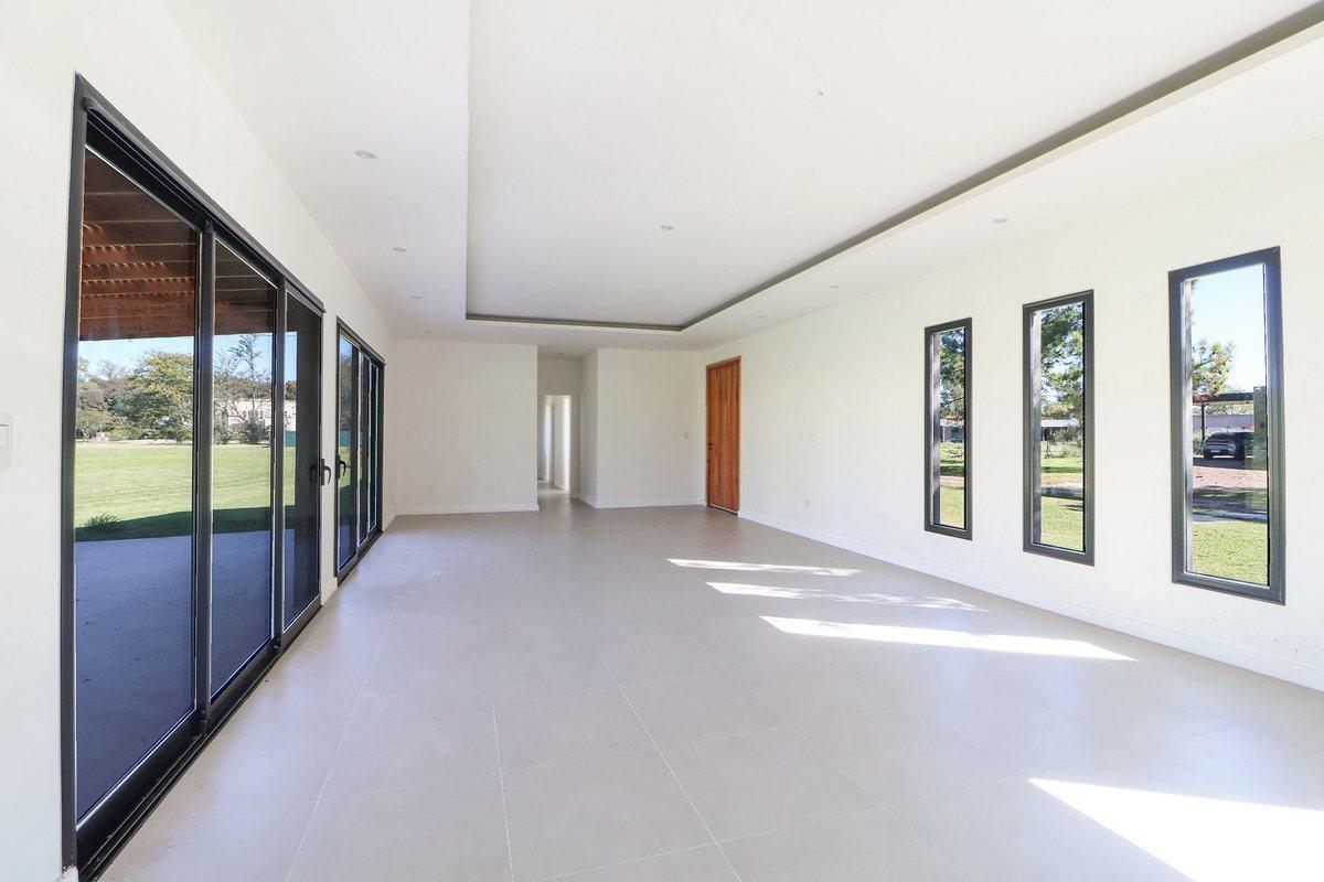 Foto de CASA EN VENTA 4 AMB FINANCIACION -LA ELINA LUJAN, imagen 5