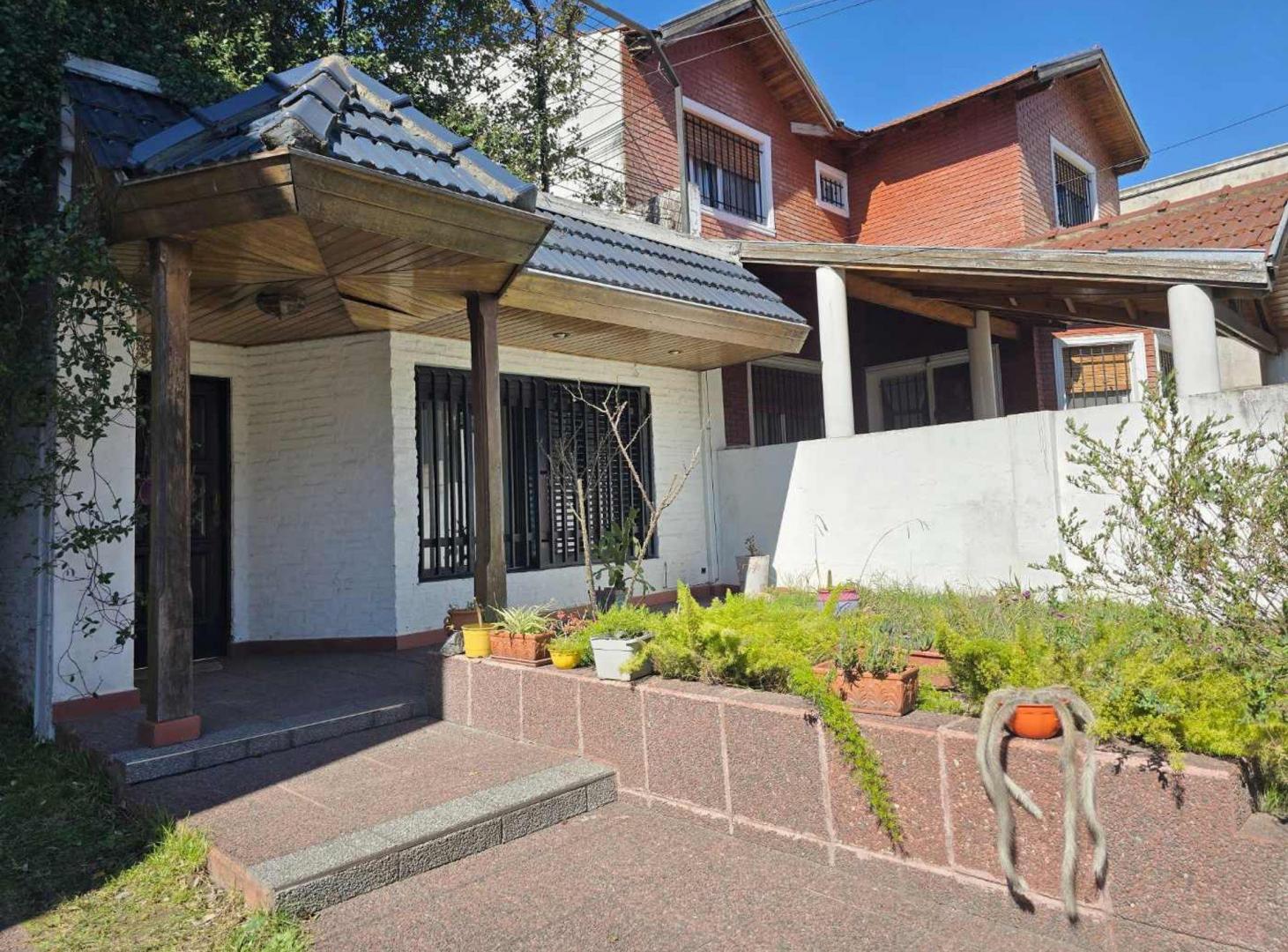 Foto de VENTA CASA 4 AMBIENTES PARQUE CASTELAR, imagen 1