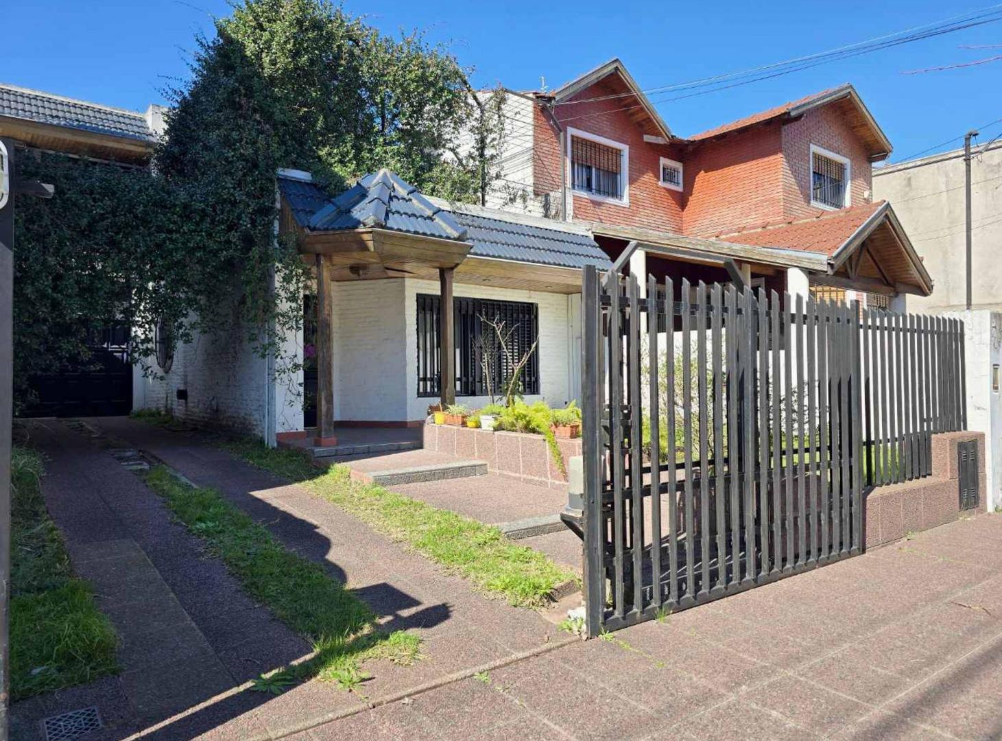 Foto de VENTA CASA 4 AMBIENTES PARQUE CASTELAR, imagen 2