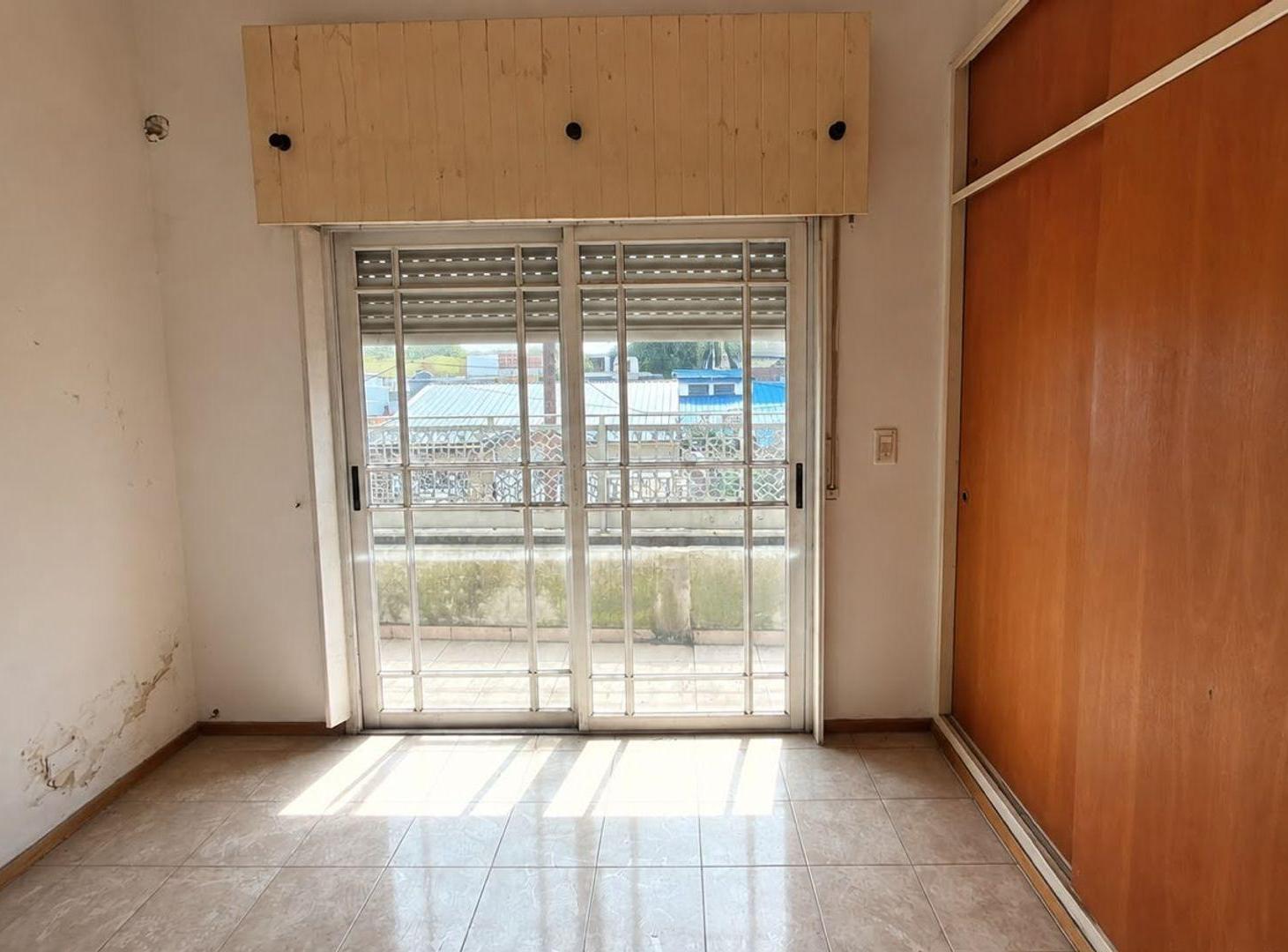 Foto de VENTA DEPTO 2 AMB C/PATIO EN MORON, imagen 5