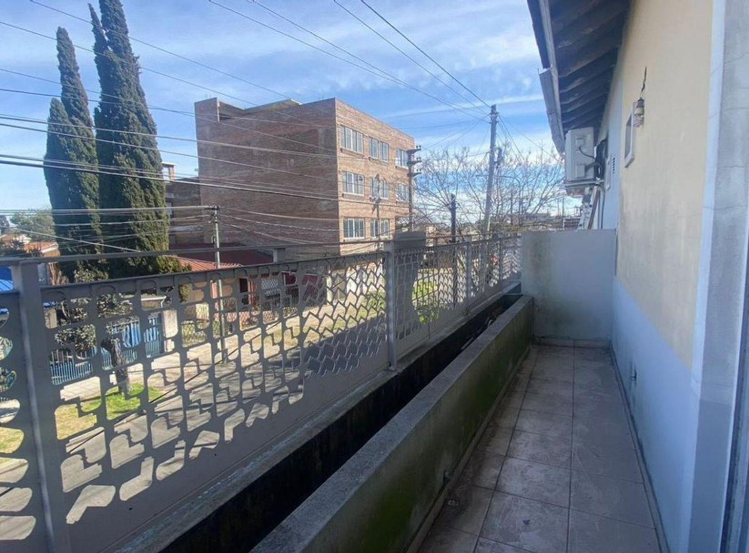 Foto de VENTA DEPTO 2 AMB C/PATIO EN MORON, imagen 3