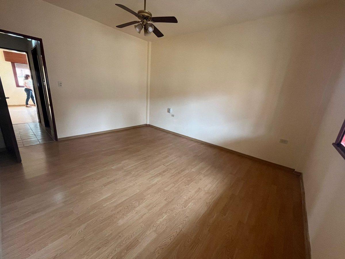Foto de VENTA CASA 4 AMB-HURLINGHAM-V. TESEI-APTA CRÉD., imagen 4