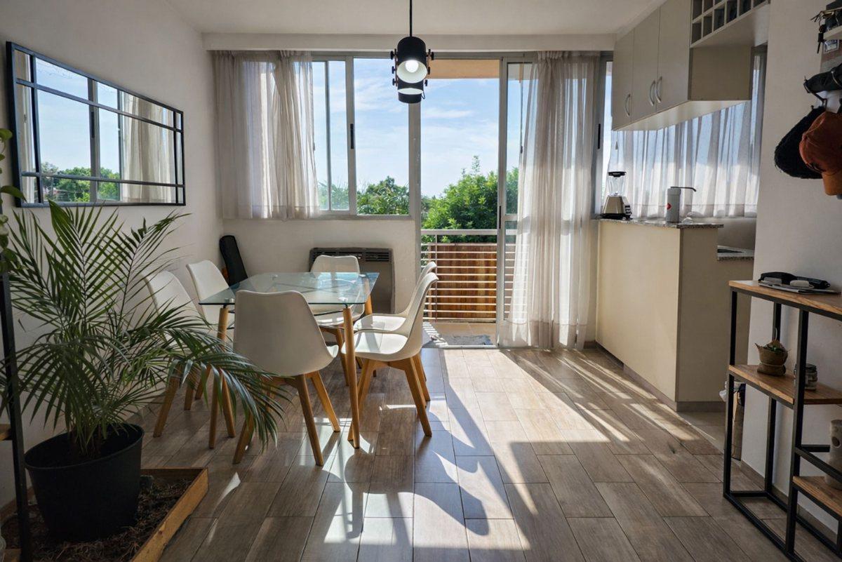 Foto de VENTA DEPTO 2 AMBIENTES BALCON CASTELAR CENTRO, imagen 1