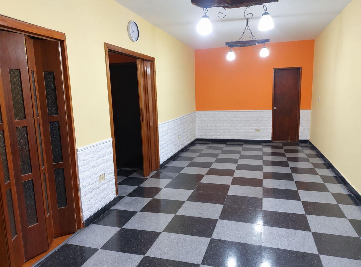Foto de VENTA CASA 4 AMB + DPTO JARDIN COCHERA MORON SUR, imagen 1