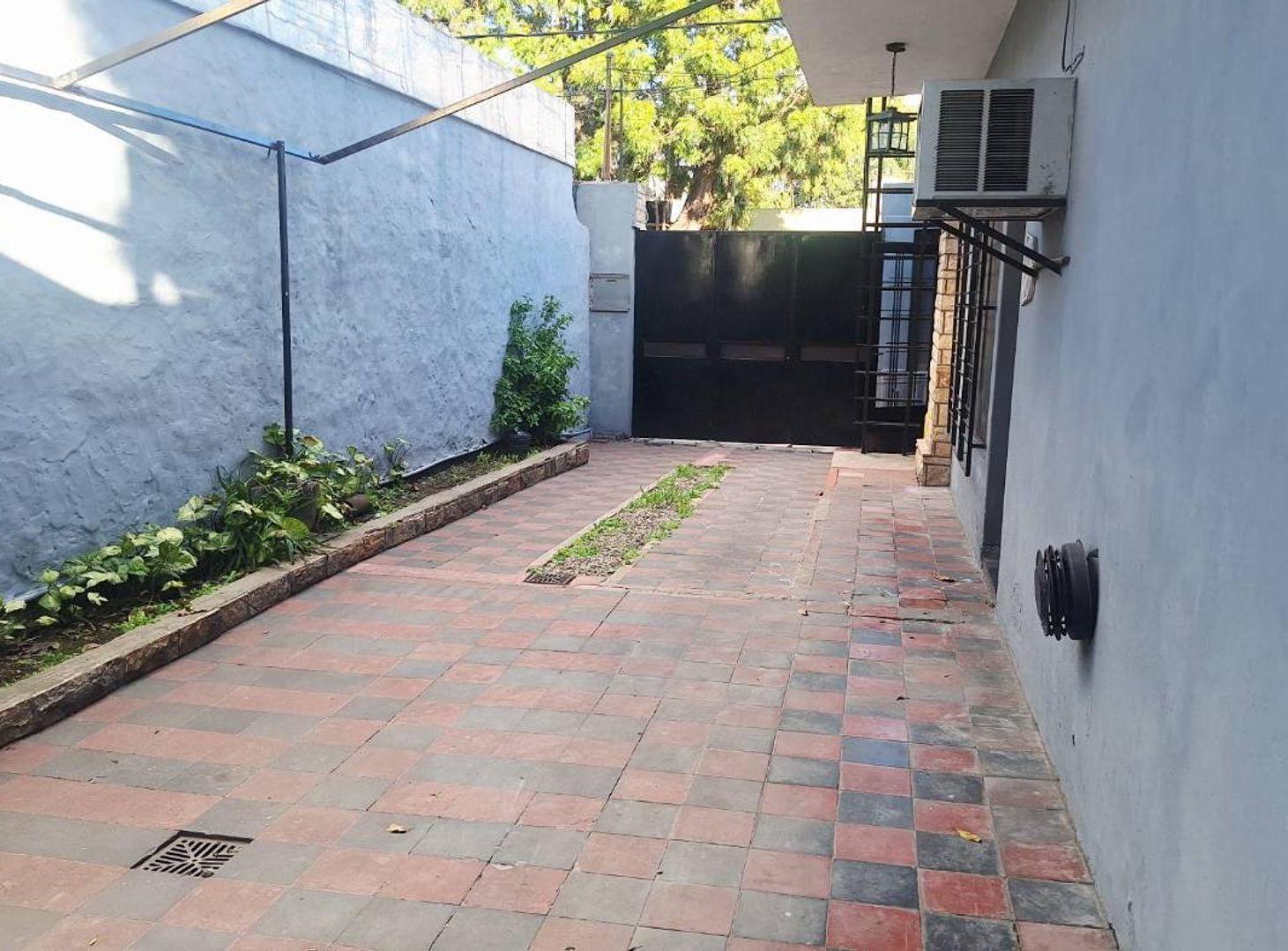 Foto de VENTA CASA 4 AMB + DPTO JARDIN COCHERA MORON SUR, imagen 2