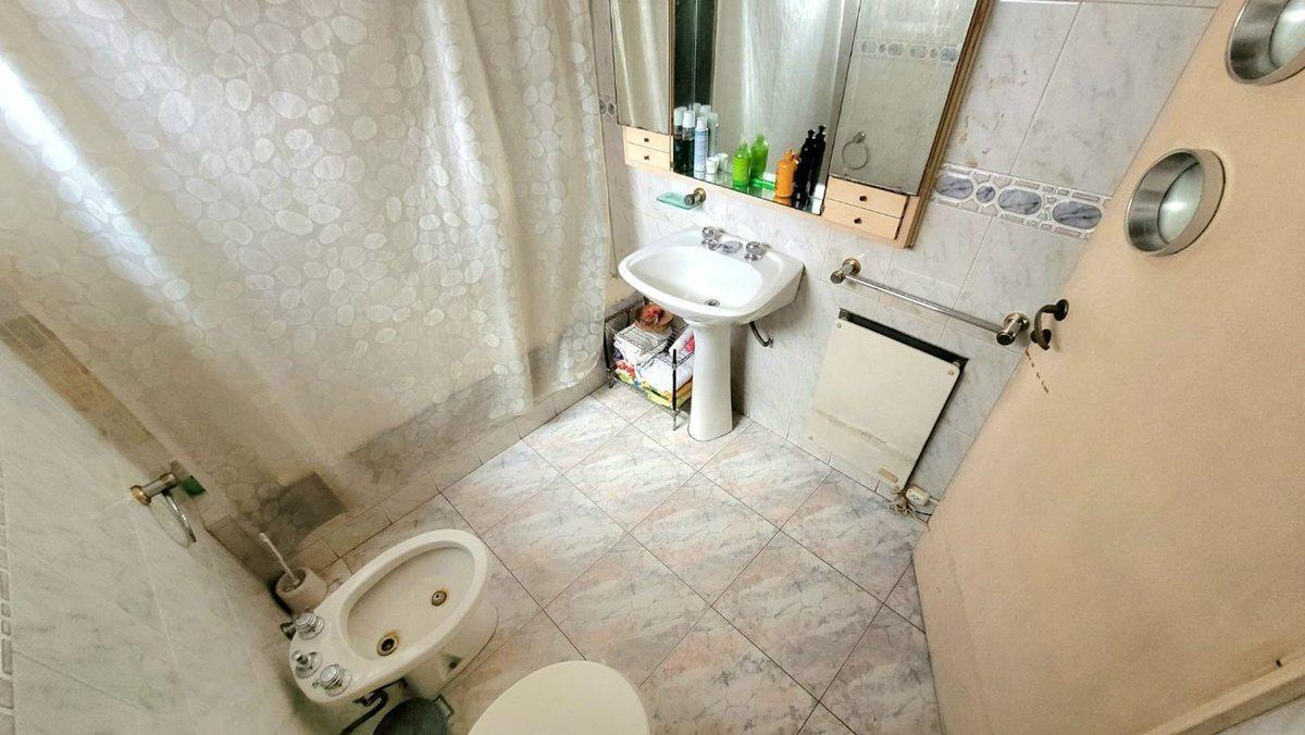 Foto de VENTA DEPTO 4 AMB 2 PATIOS BALCON PARQUE PATRICIOS, imagen 2