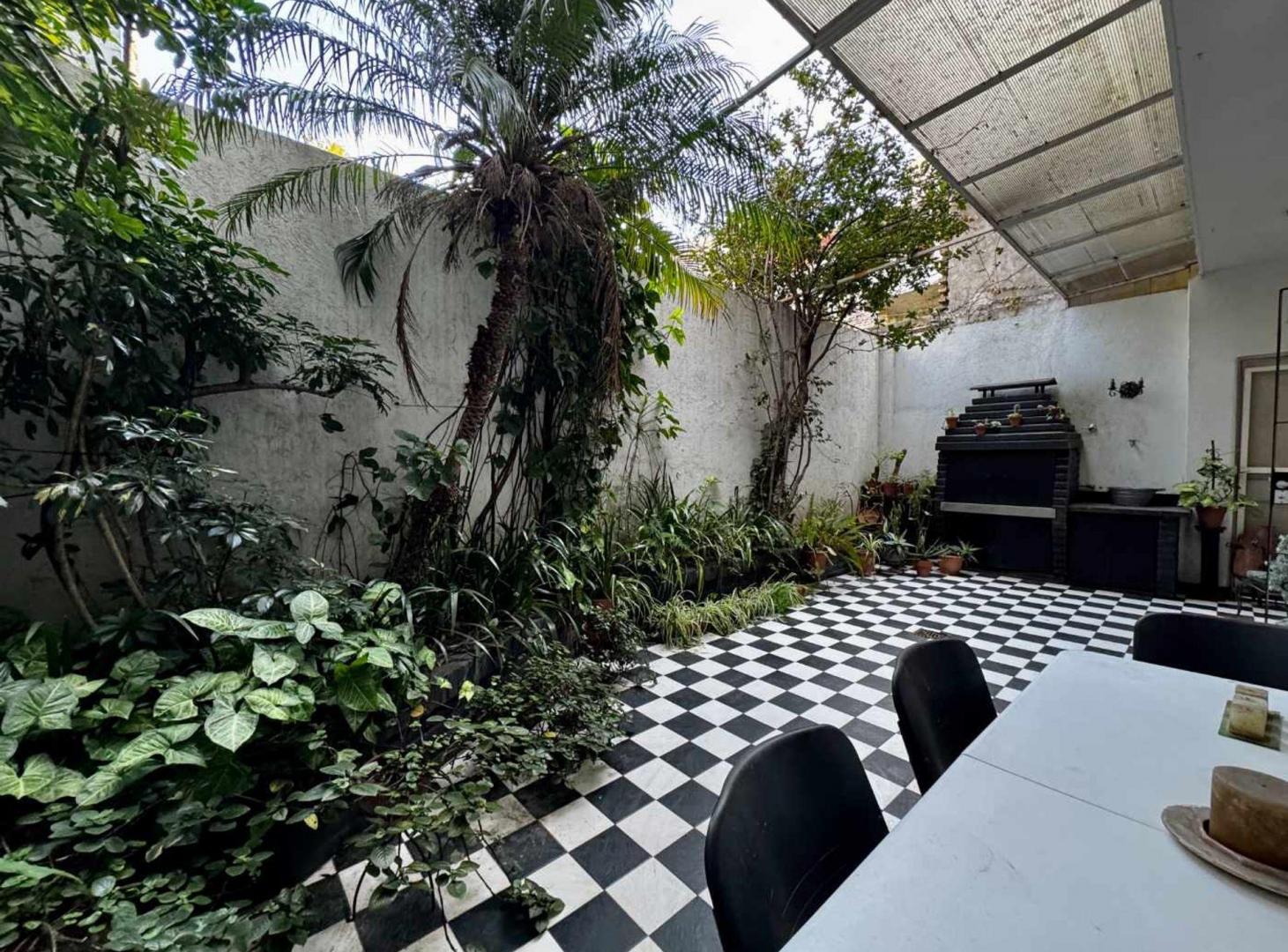 Foto de Venta Elegante PH RECICLADO con patios, imagen 5