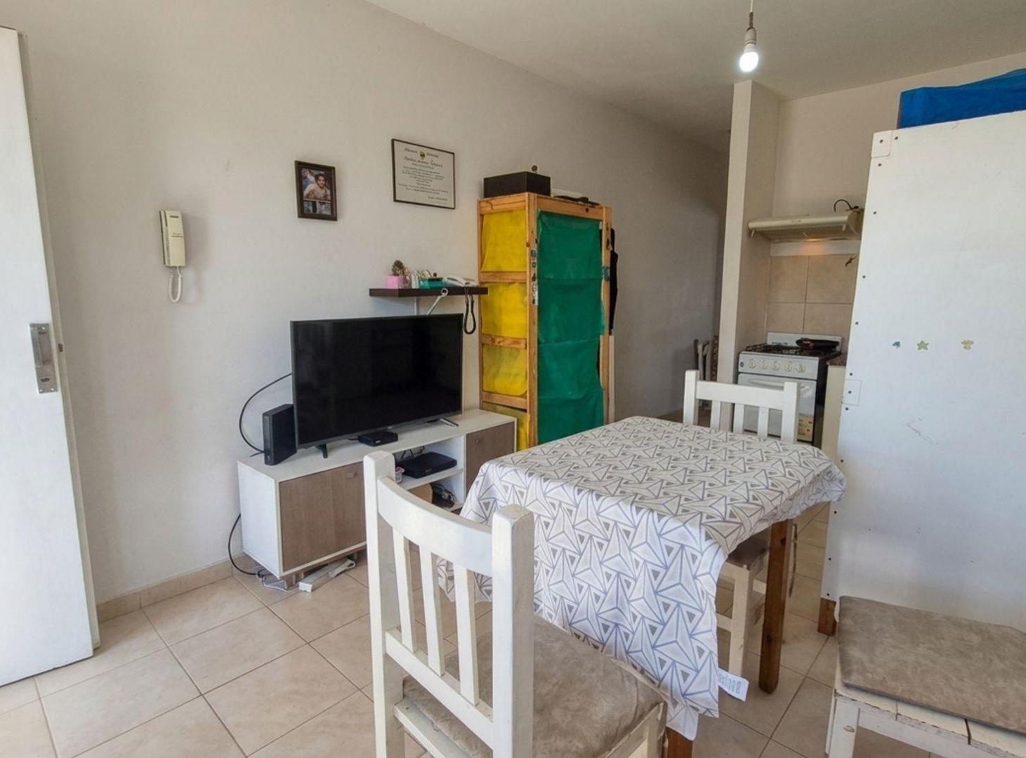 Foto de VENTA DEPTO 2 AMB SAN MIGUEL 1RO x ESCALERA, imagen 2