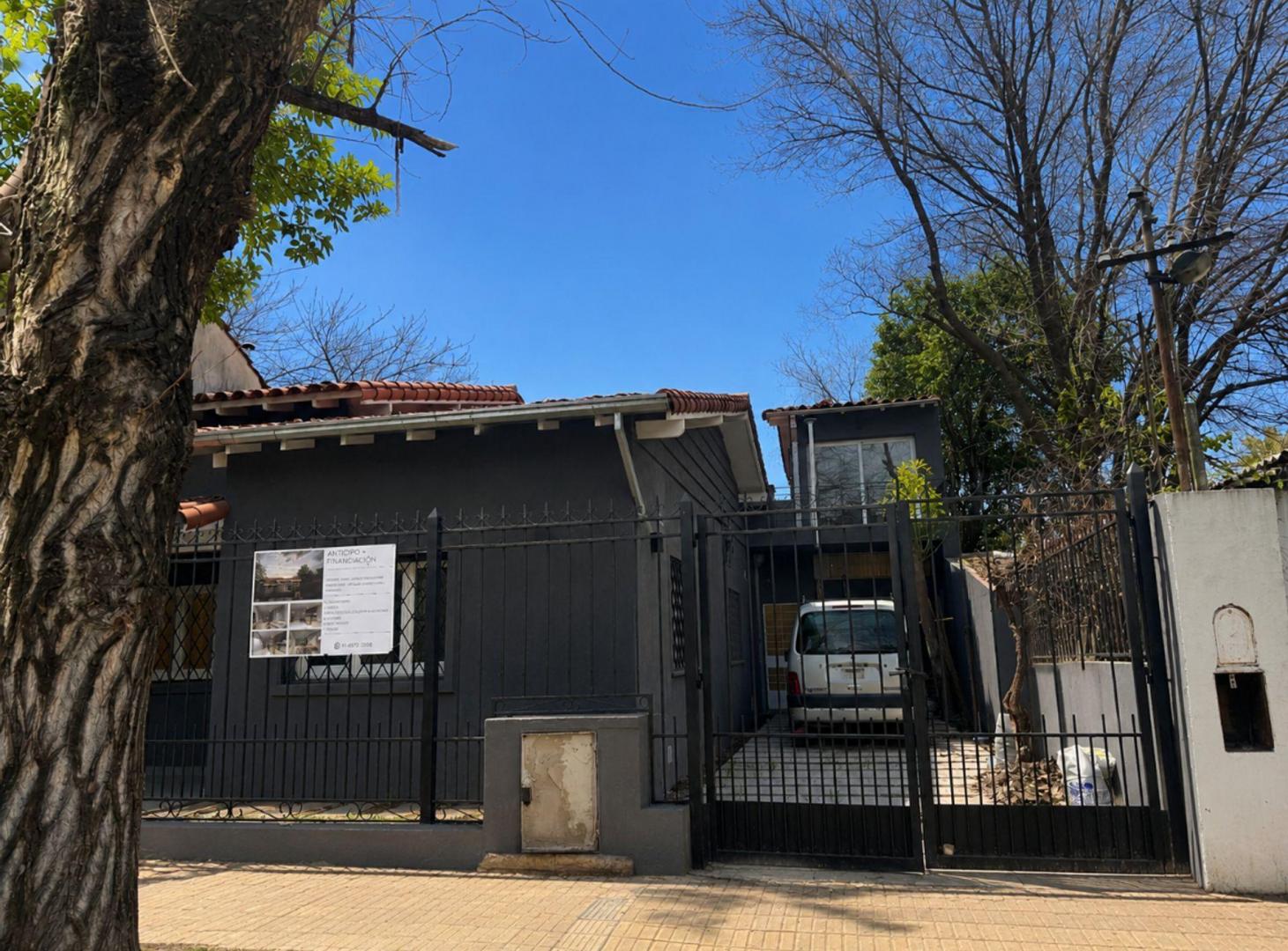 Foto de CASA EN VENTA CASTELAR NORTE PERMUTA Y FINANCIA, imagen 2