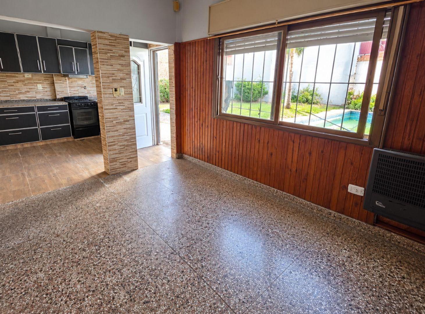 Foto de VENTA CASA 5 AMB PILET CASTELAR AMBS A REFACCIONAR, imagen 3