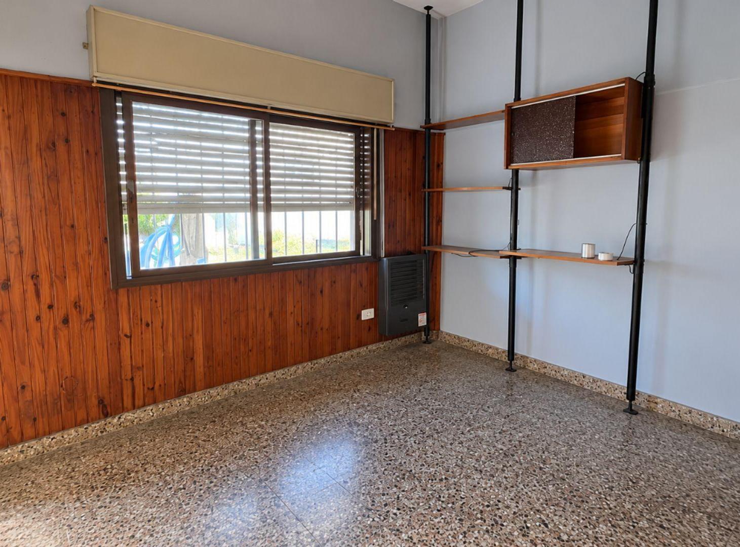 Foto de VENTA CASA 5 AMB PILET CASTELAR AMBS A REFACCIONAR, imagen 1