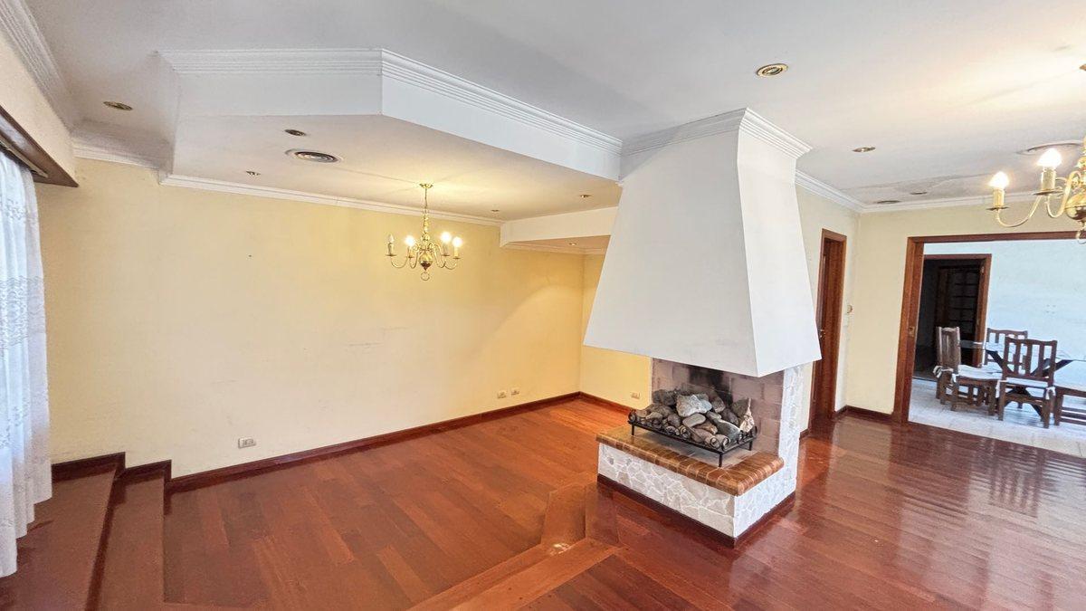 Foto de VENTA CASA C/PILETA Y COCHERA MARIANO ACOSTA MERLO, imagen 4
