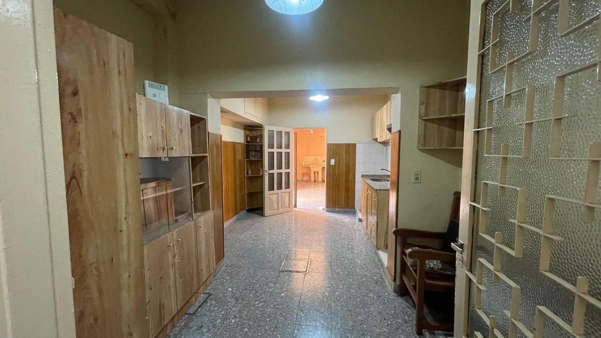 Foto de VENTA CASA 3 AMB CON COCHERA MORON APTO CREDITO, imagen 1