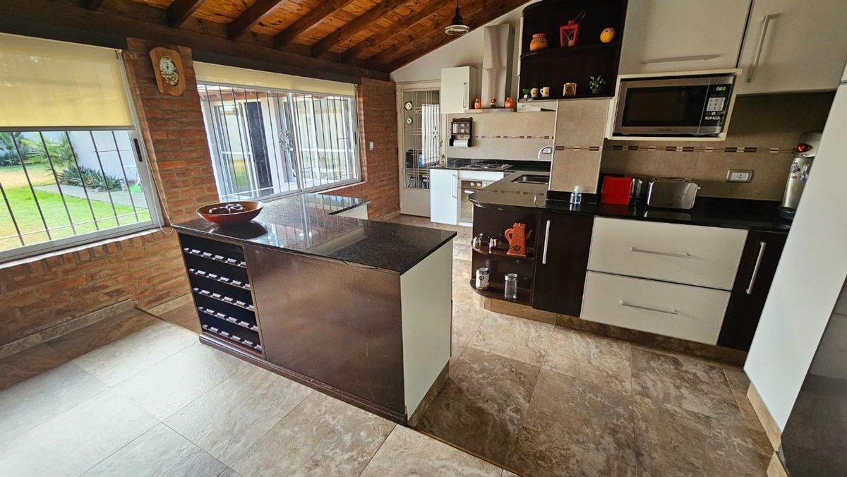 Foto de VENTA CASA 5 AMBIENTES 430 M2 CASTELAR NORTE, imagen 3