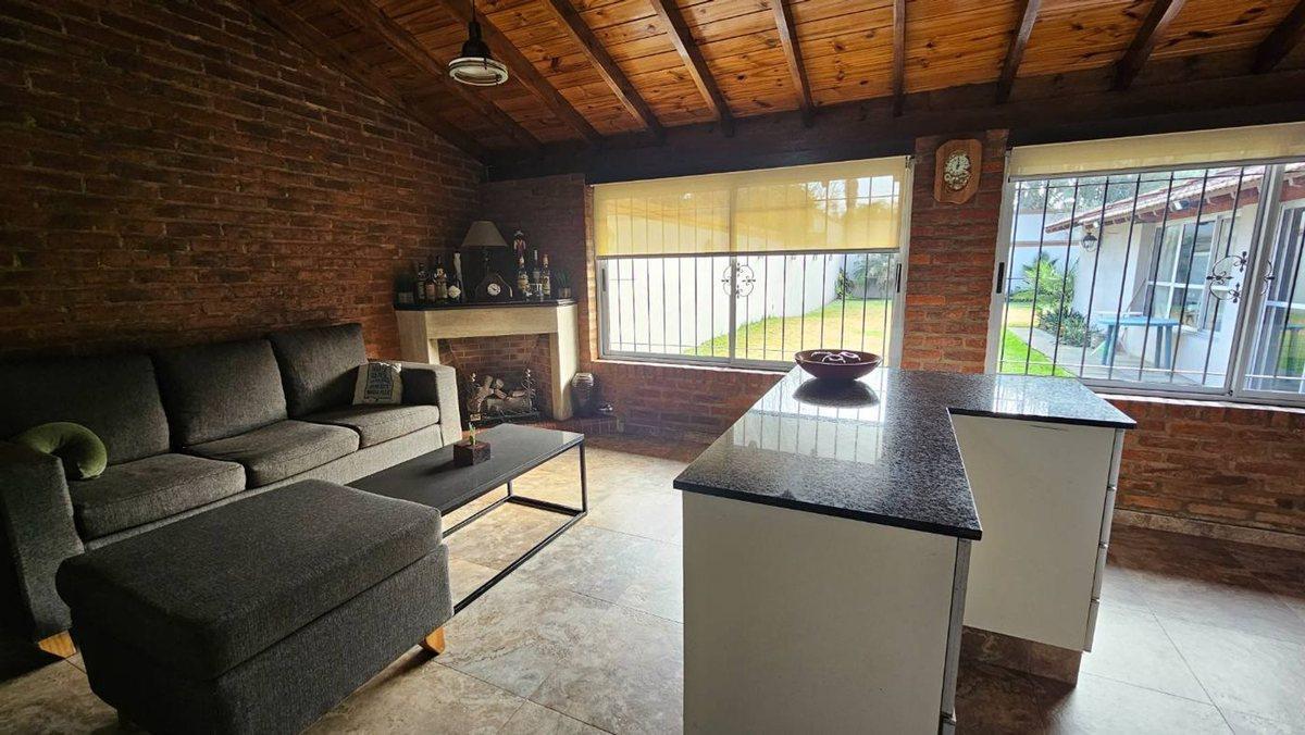 Foto de VENTA CASA 5 AMBIENTES 430 M2 CASTELAR NORTE, imagen 2