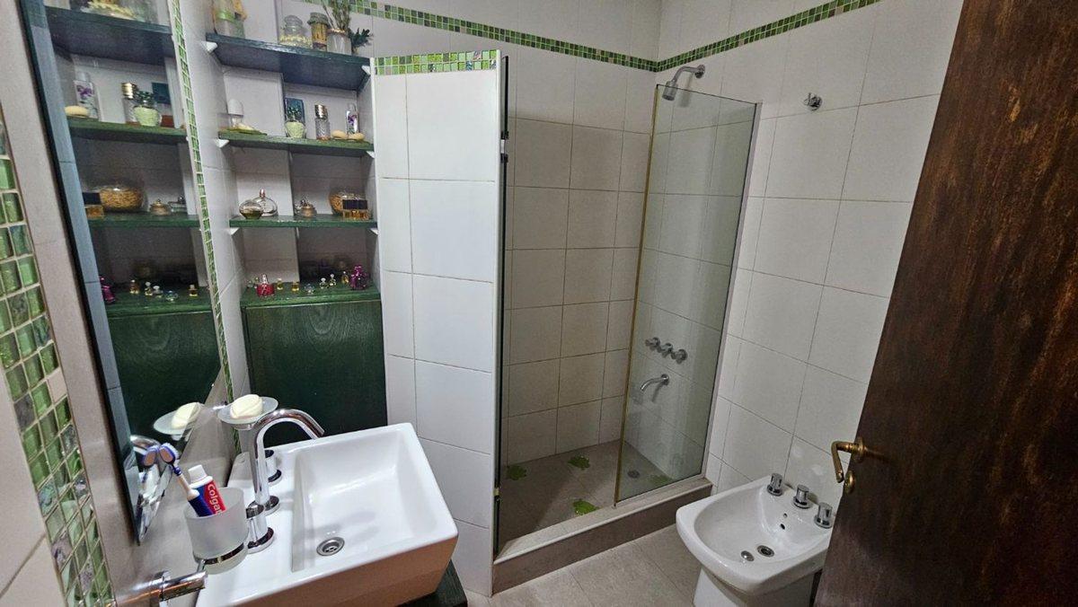 Foto de VENTA CASA 5 AMBIENTES 430 M2 CASTELAR NORTE, imagen 4