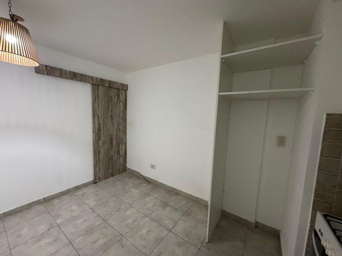 Foto de VENTA DEPARTAMENTO CON BALCON MORON, imagen 4