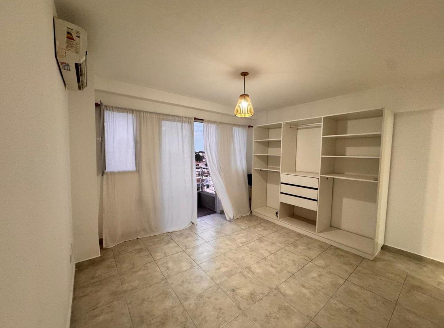 Foto de VENTA DEPARTAMENTO CON BALCON MORON, imagen 1