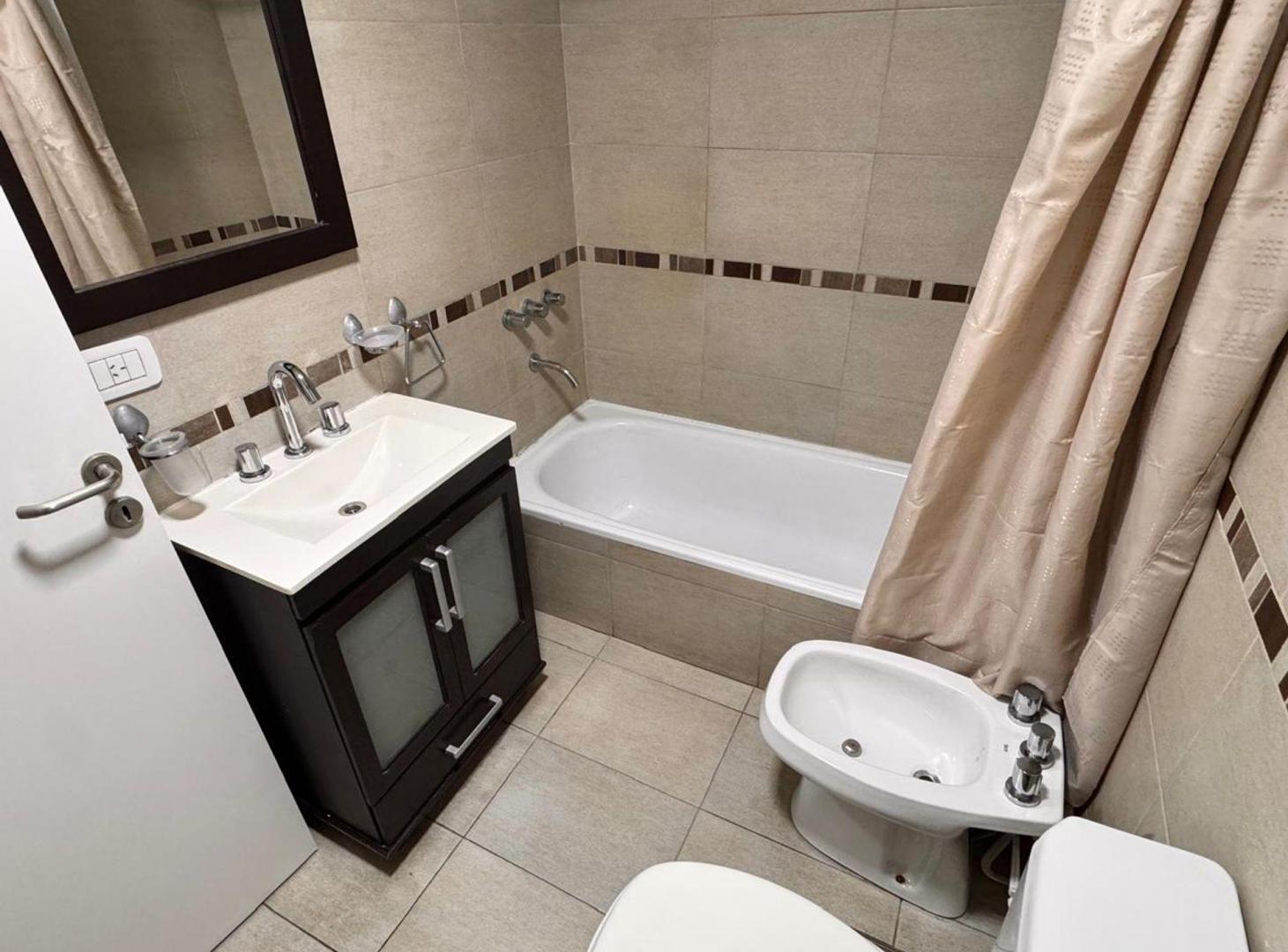 Foto de VENTA DEPARTAMENTO CON BALCON MORON, imagen 5