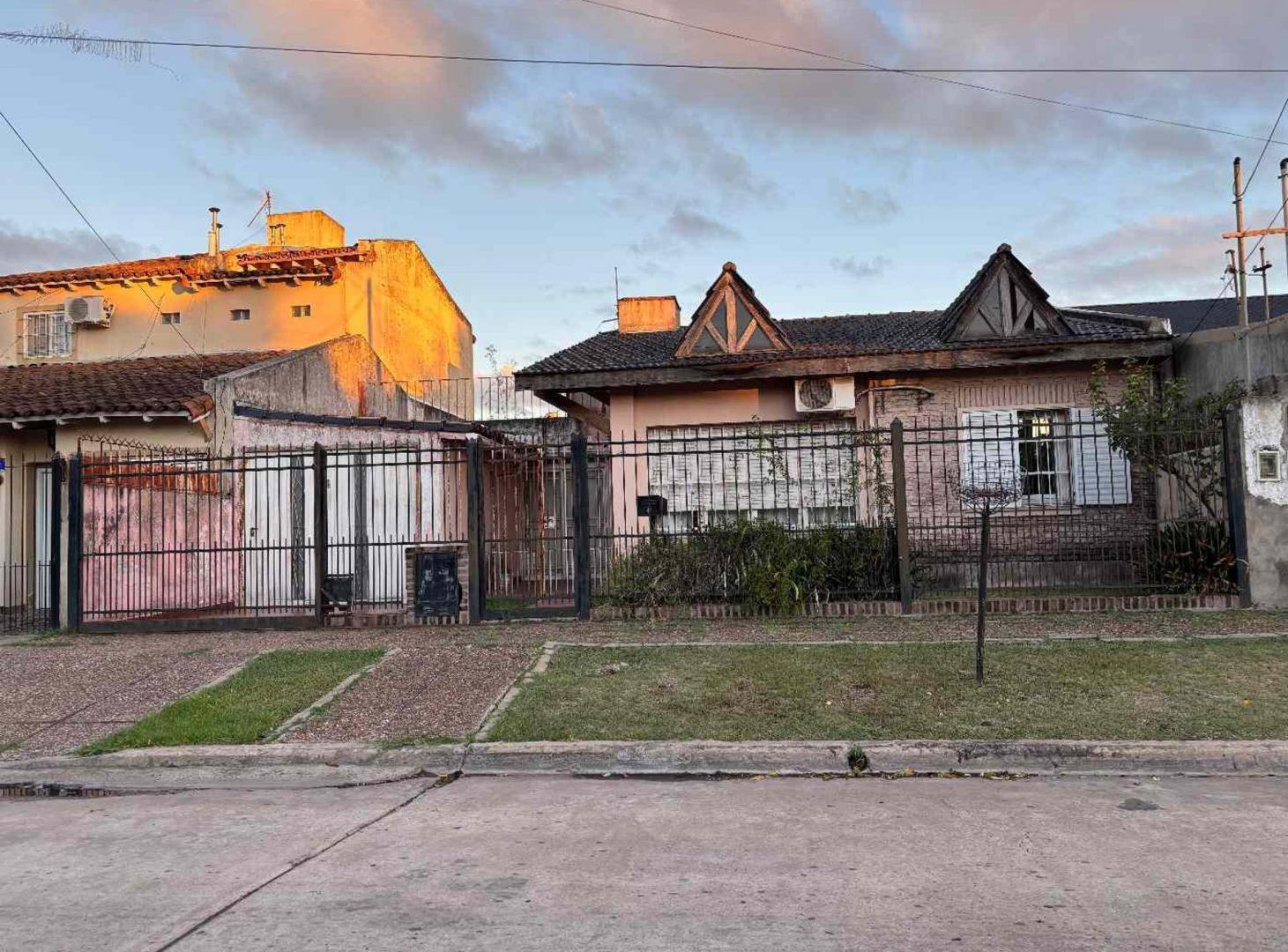 Foto de Venta casa 115 m² jardin, quincho en Moreno, imagen 2