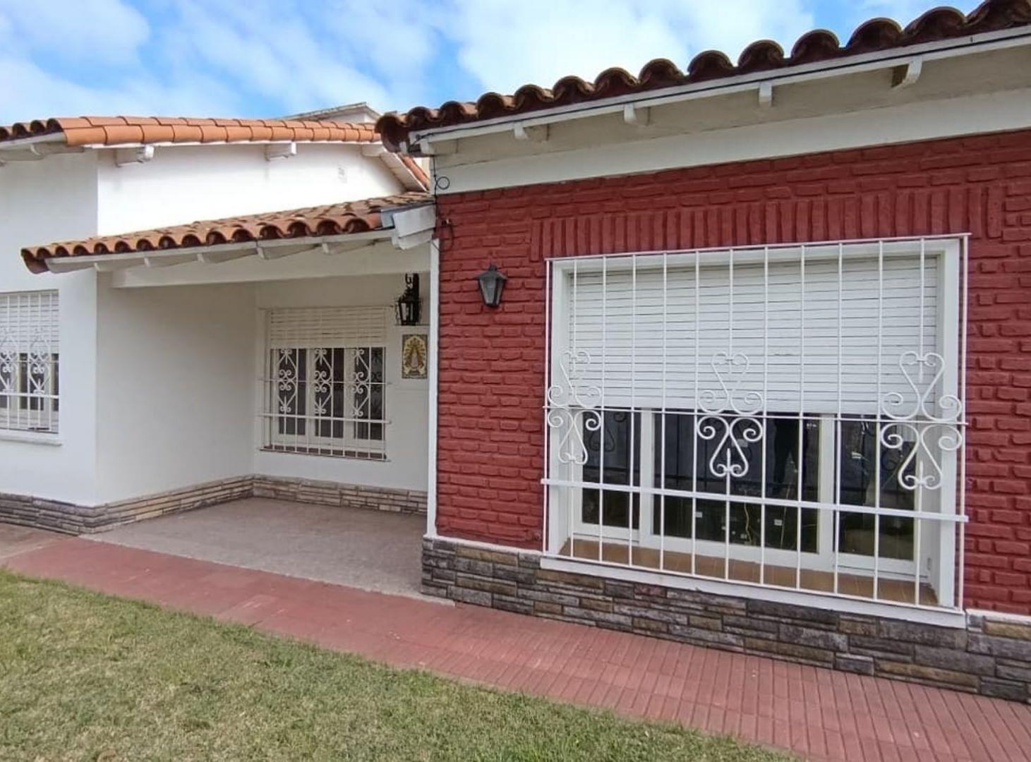 Foto de VENTA CASA 3 AMB C COCHERA IMPERDIBLE EN MERLO, imagen 2