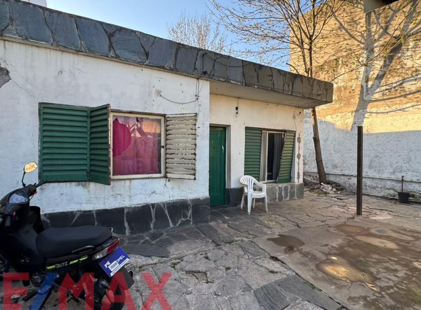 Foto de VENTA CASA 3 AMB MORON EN LOTE PROPIO A RECICLAR, imagen 2