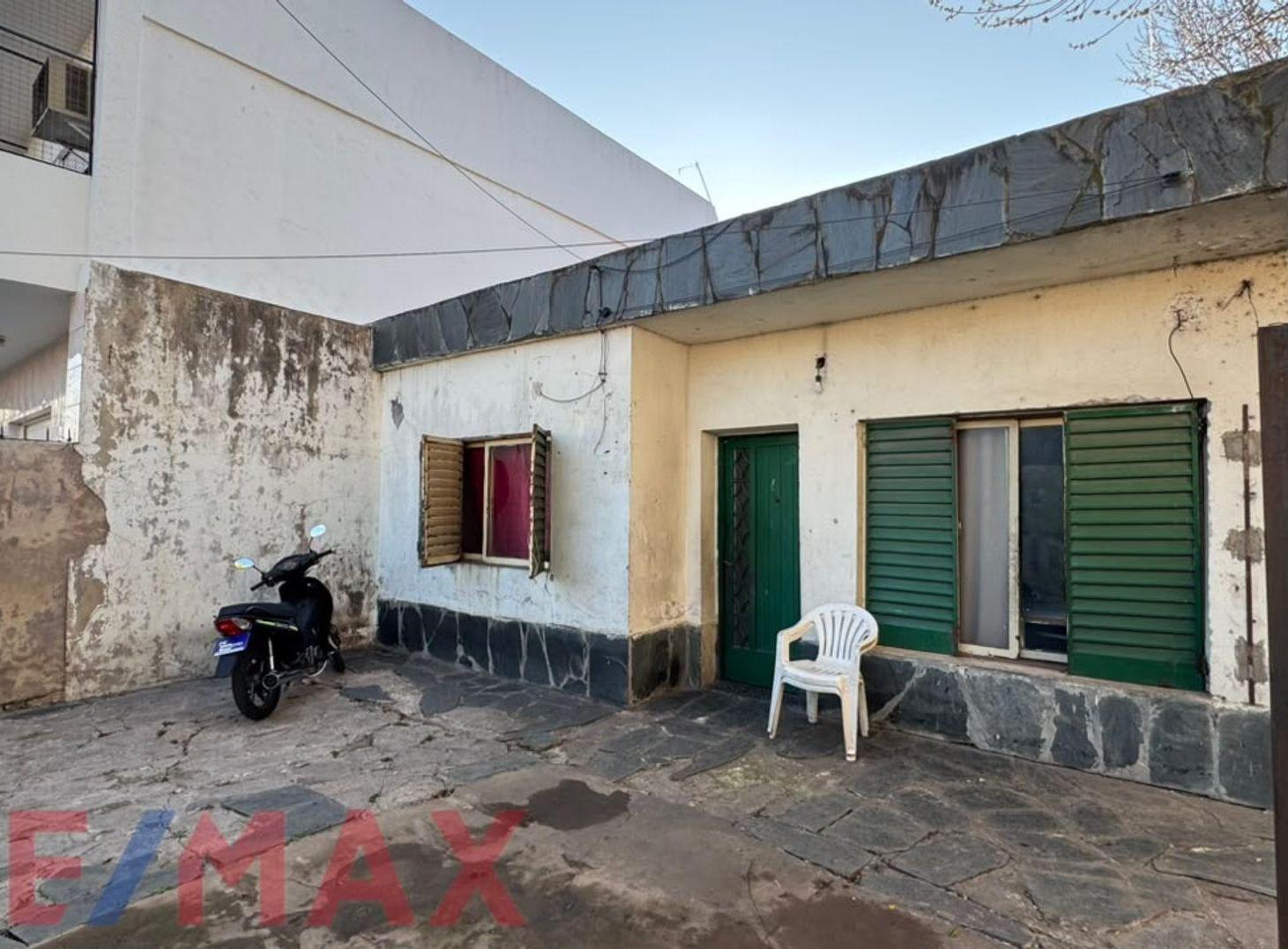 Foto de VENTA CASA 3 AMB MORON EN LOTE PROPIO A RECICLAR, imagen 1