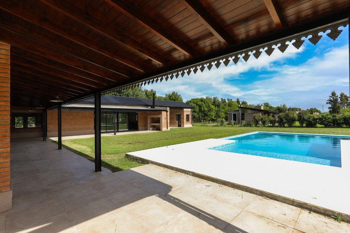 Foto de CASA ESTRENAR SANTA CATALINA LUJAN PERMUTA PILETA, imagen 2